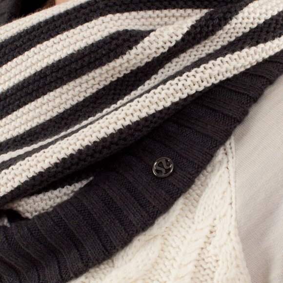 LULULEMON | Chalet Keep Your Neck Cozy Snood – POCR/DCO - Picture 4 of 6